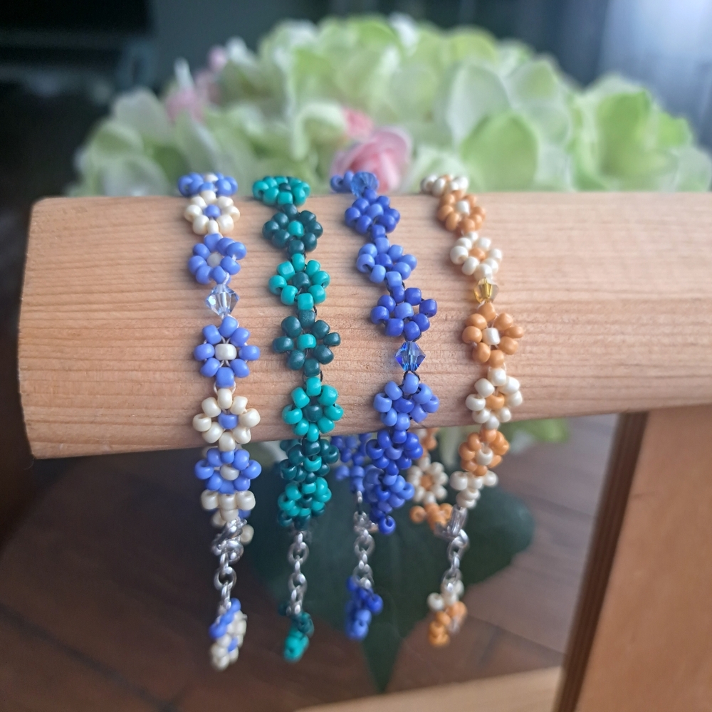 Floral Daisy Beaded Bracelets